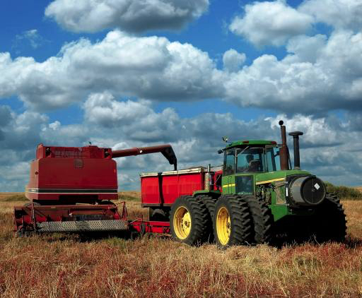 traktor, ég, felhõk, mezõ Lorraine Swanson (Pixart)