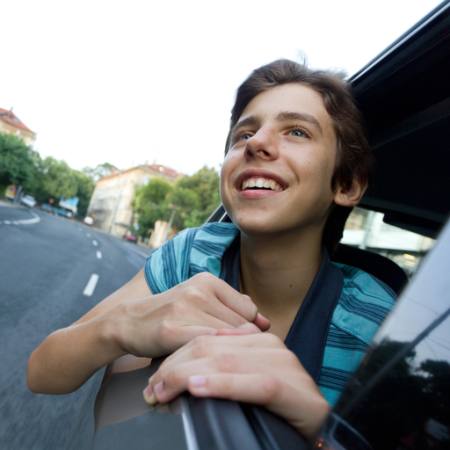 autó, ablak, fiú, közúti, mosoly Grisho - Dreamstime