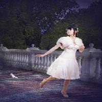 nő, fehér, ruha, kert, séta Evgeniya Tubol - Dreamstime