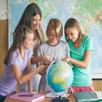 az emberek, tanulmány, tanul, föld, térkép, földgömb, gyerekek, tanárok Luminastock