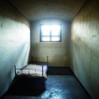 Pixwords A képet börtön, sejt, ágy, ablak Constantin Opris - Dreamstime
