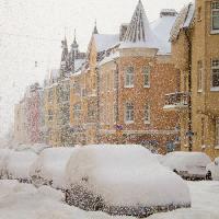 Pixwords A képet tél, hó, autók, épület, havazás Aija Lehtonen - Dreamstime